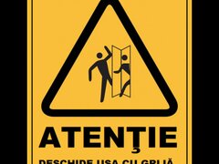 Placuta deschide usa cu grija